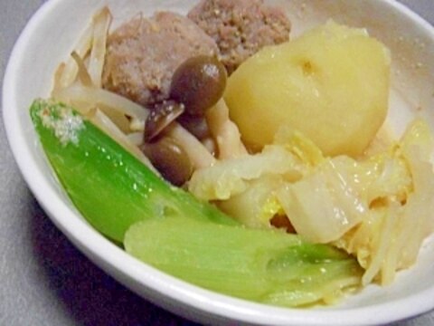 寒くなったら！豚肉団子とじゃがいものみそ鍋♪